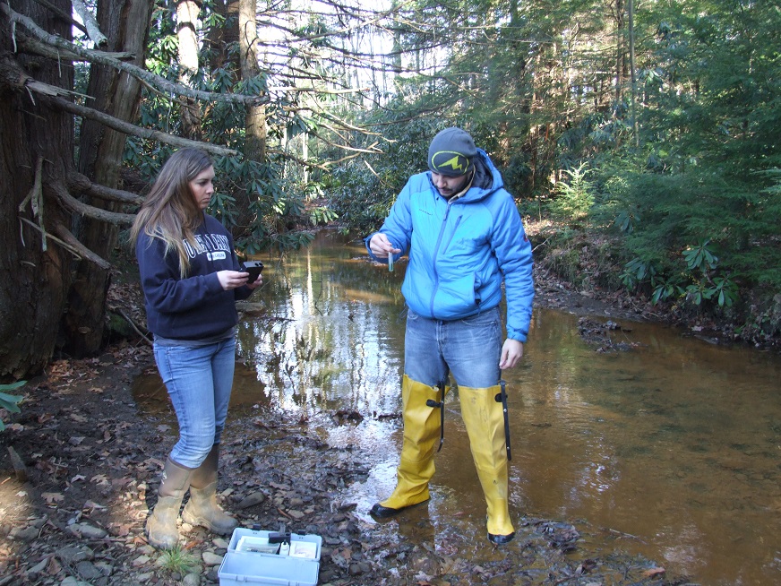 An OSMRE/VISTA explains how to take pH samples from streams impacted by mining in Pennsylvania.